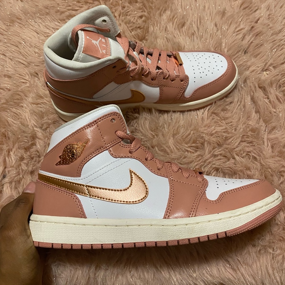 Jordan 1 Mid SE